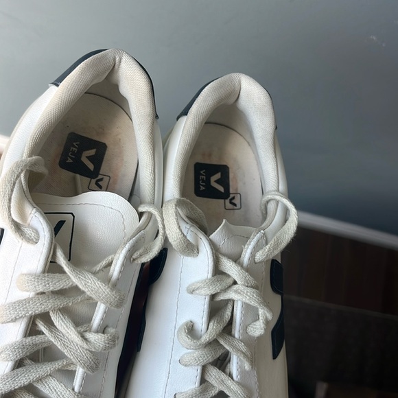 VEJA URCA CWL Sneakers - Picture 9 of 16